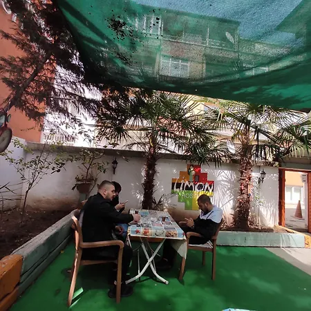 Limon Hostel *