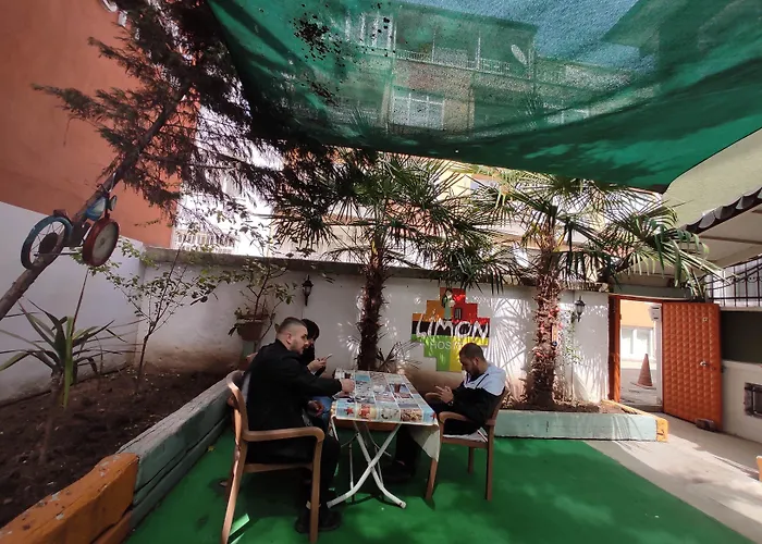 Limon Хостел *